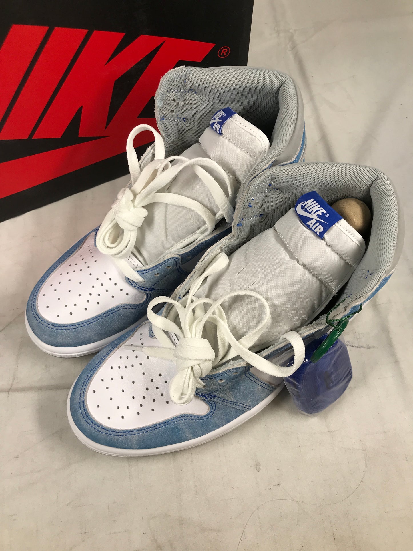 Air Jordan 1 Retro High Hyper Royal Smoke Grey