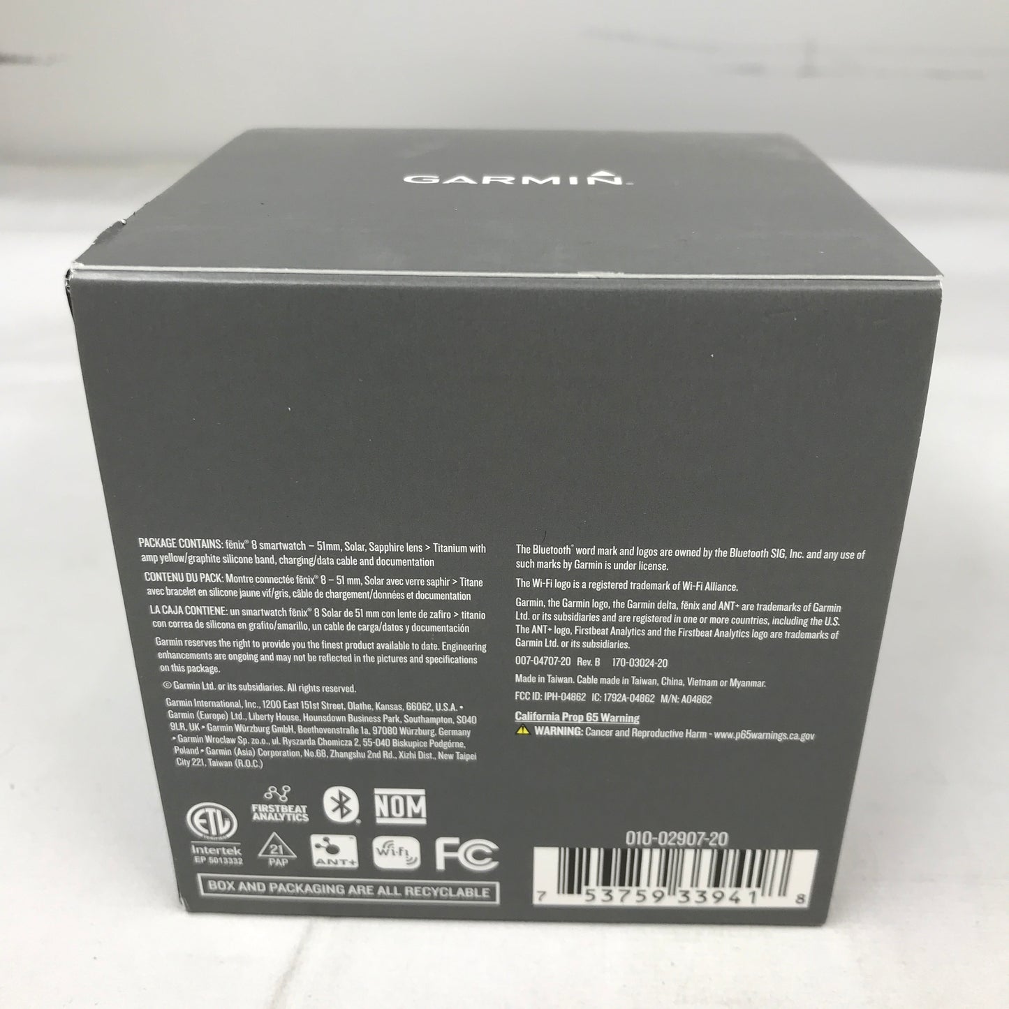 Garmin fēnix 8 - 51 mm, Solar - Sapphire, Titanium with Amp Yellow/Graphite Silicone Band