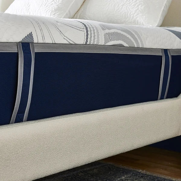 Novaform ComfortGrande Plus Advanced 35.5 cm (14 in.) Gel Memory Foam Queen Mattress - PICK UP ONLY