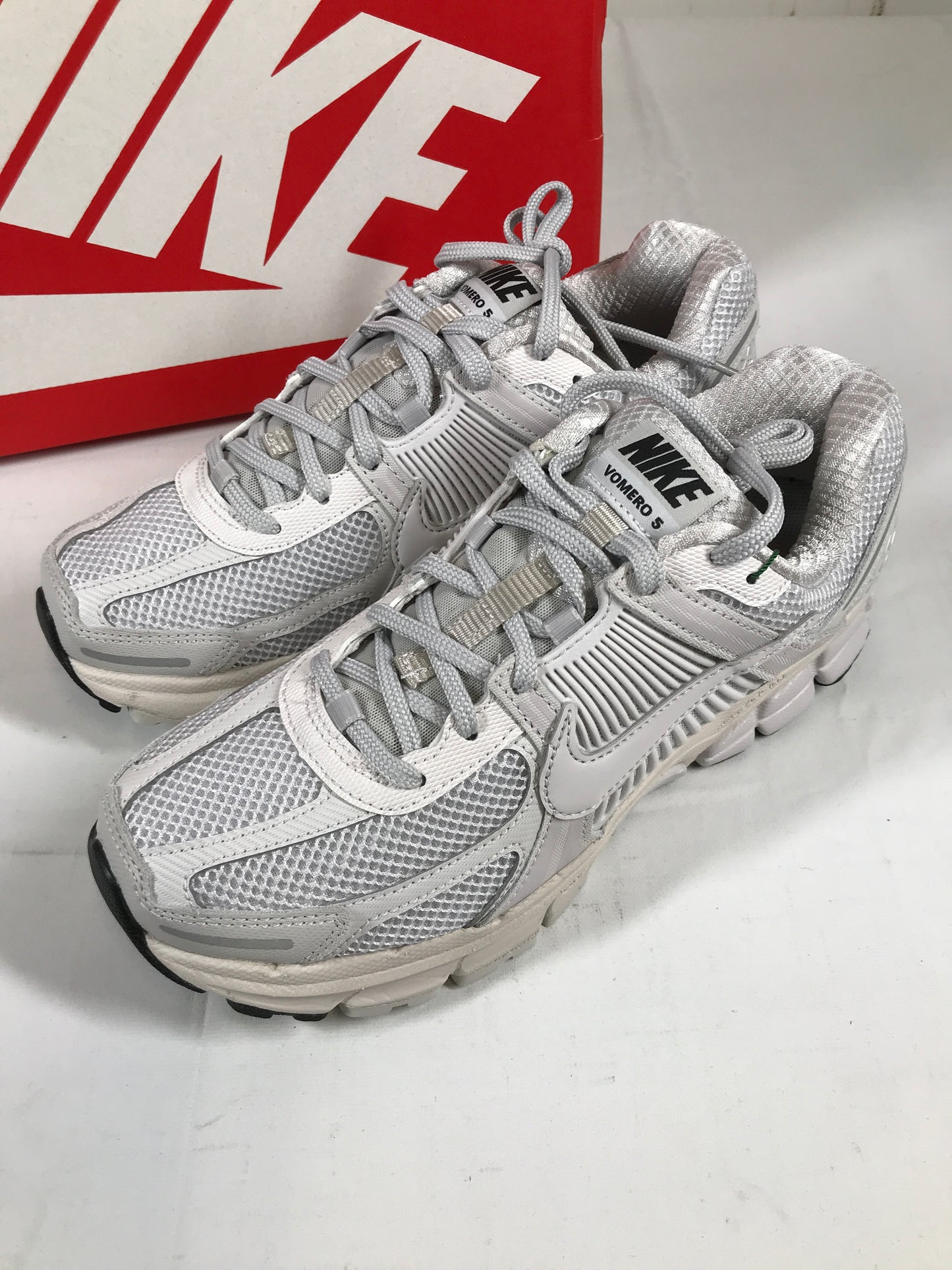Nike Zoom Vomero 5 - Women's
