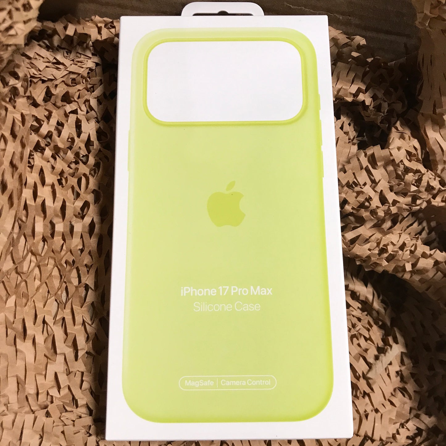 Apple iPhone 17 Pro Max Silicone Case with MagSafe - Neon Yellow