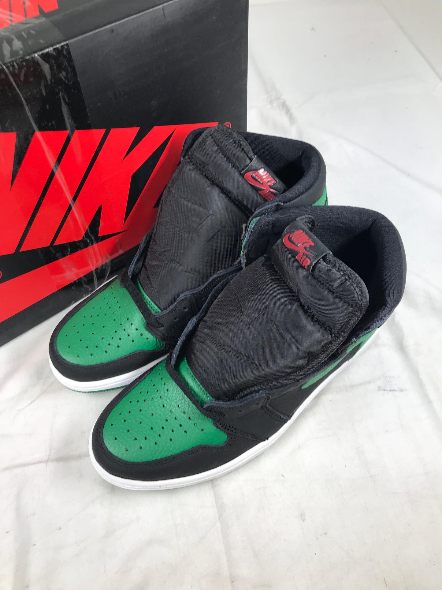 Air Jordan 1 Retro High Pine Green Black