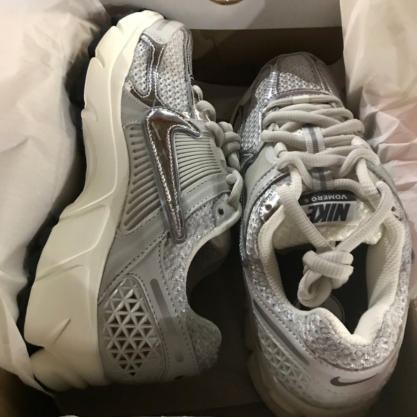 Nike Zoom Vomero 5 - Photon Dust/Gridiron/Sail/Chrome