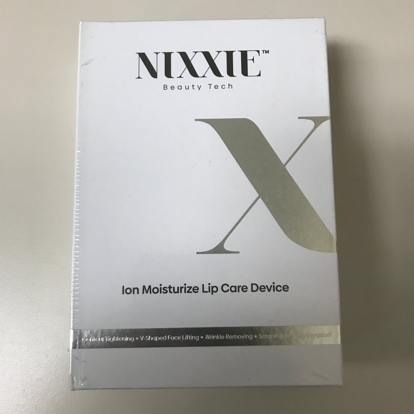 NIXXIE Beauty Tech Ion Moisturize Lip Care Device