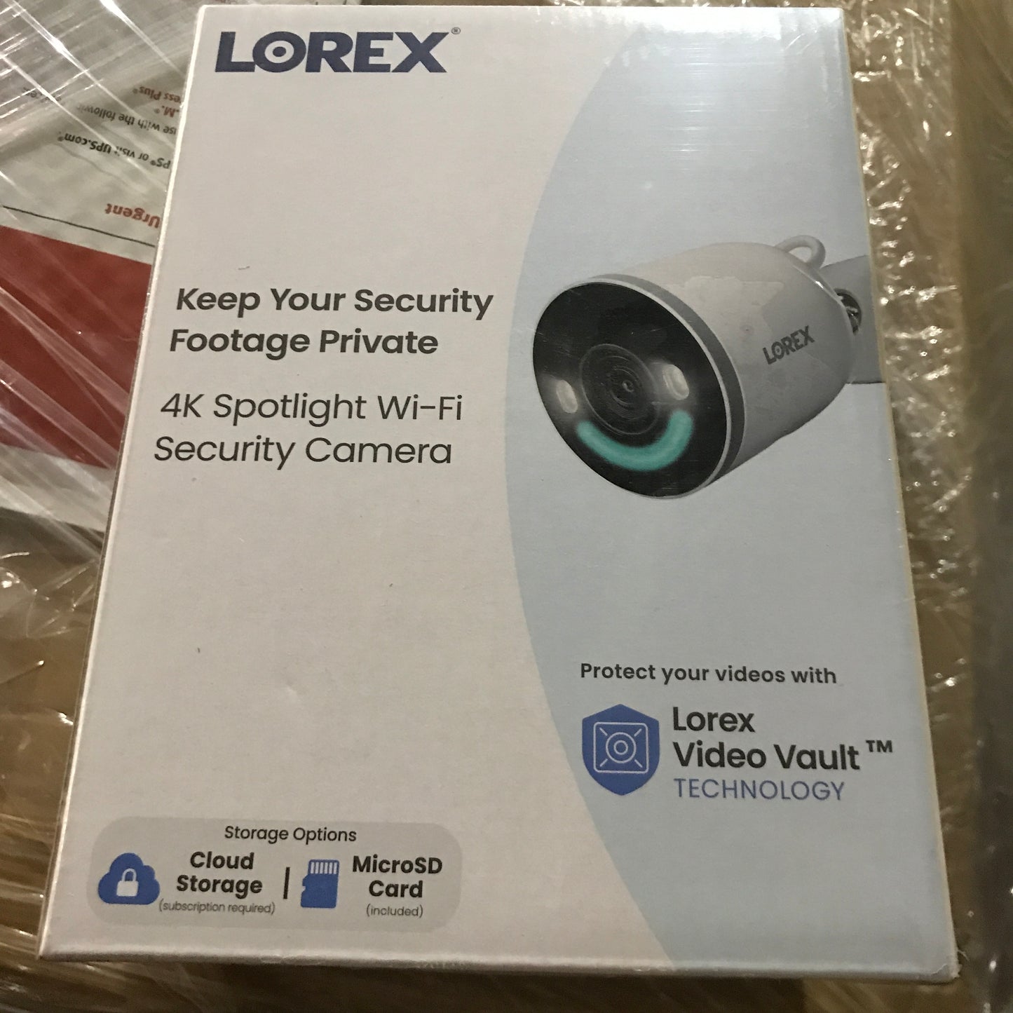 Lorex 4K Spotlight Indoor/Outdoor Wi-Fi 6 Security Camera with Smart Security Lighting (32GB)