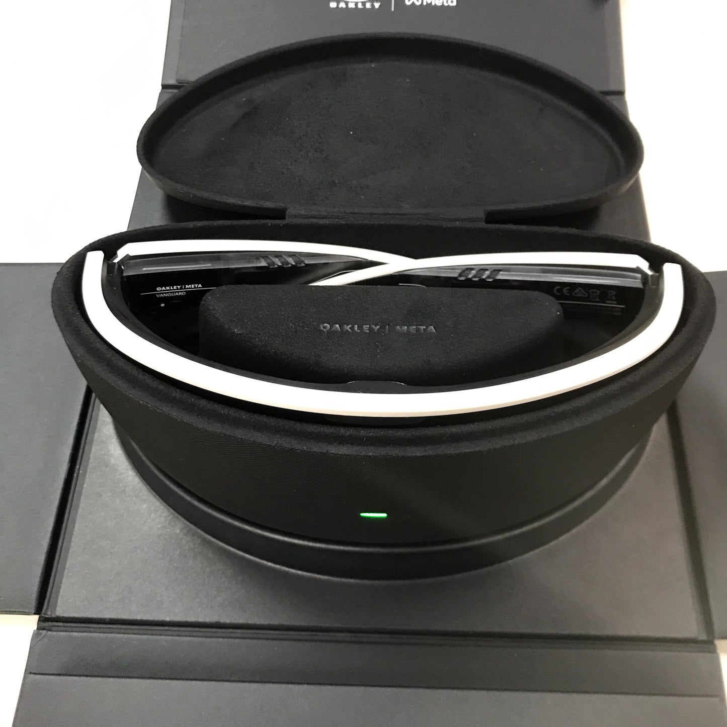 Oakley Meta Vanguard AI Glasses - Prizm Black Lenses / White Frame