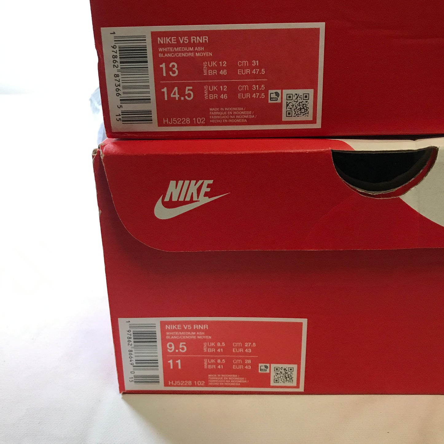 Nike  V5 RNR Parachute Beige Metallic Pewter