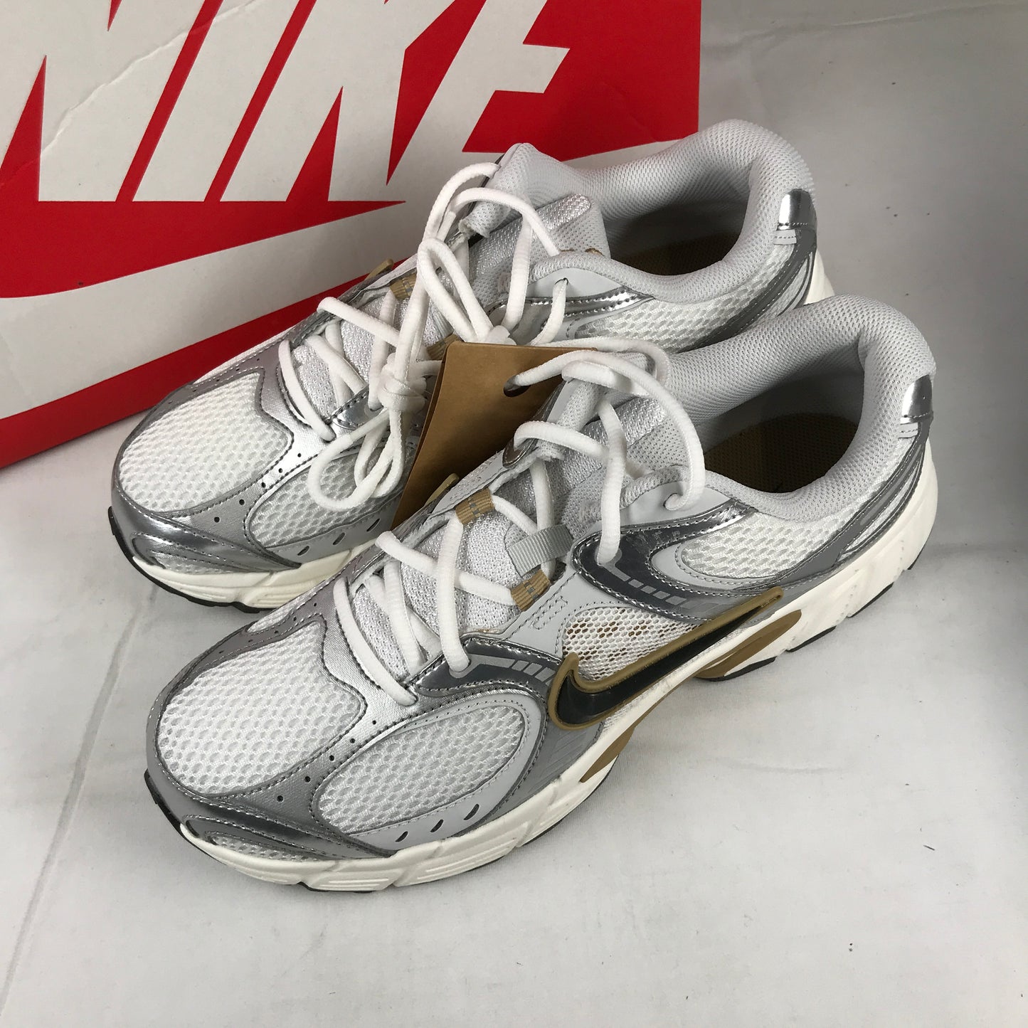 Nike  V5 RNR Parachute Beige Metallic Pewter