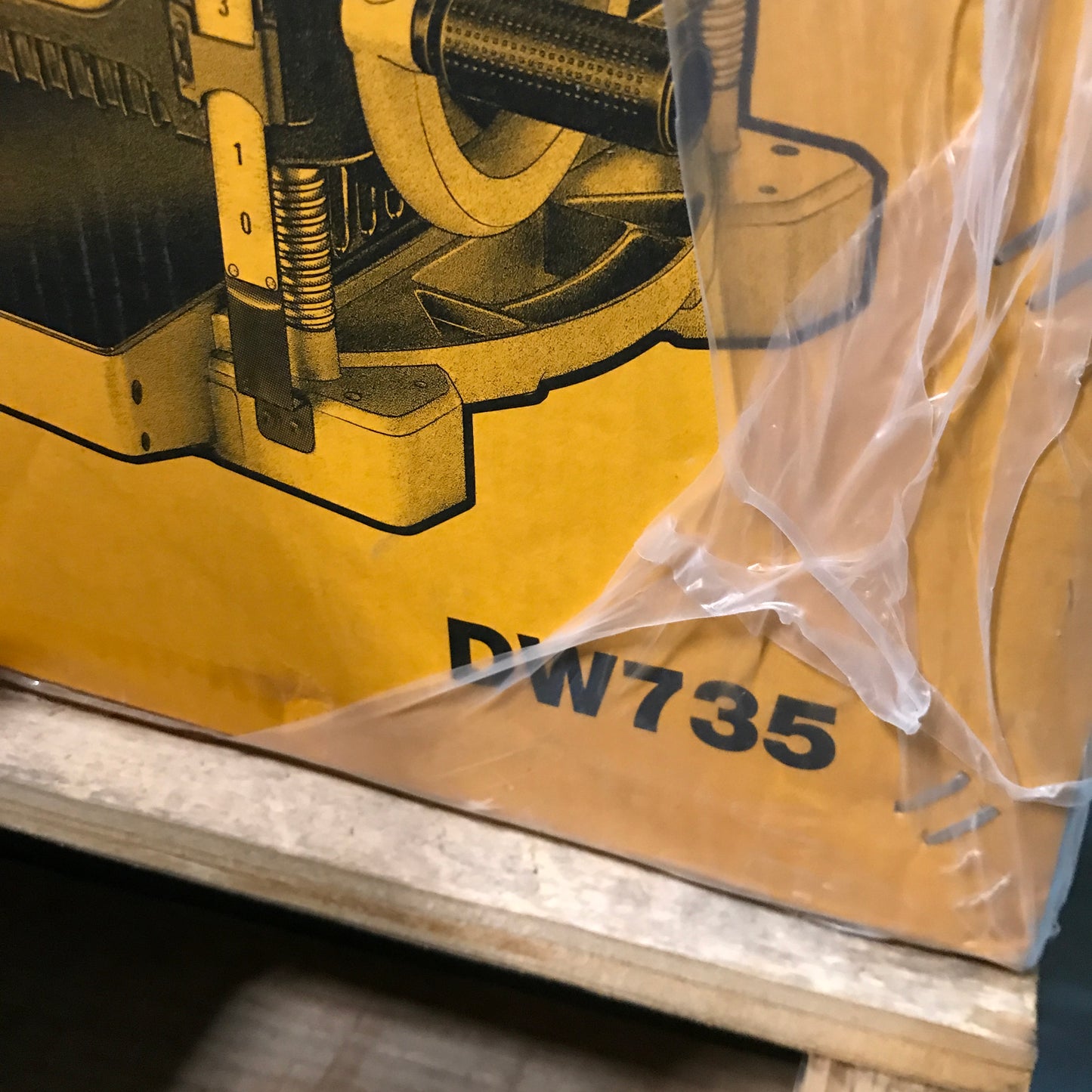 DEWALT 15 Amp Corded Heavy-Duty 13-inch Three-Knife Two-Speed Thickness Planer