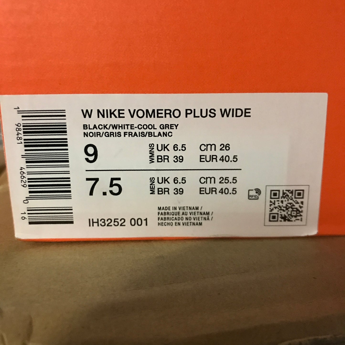 Nike Vomero Plus Women's Road Running Shoes (Wide) - Black/White