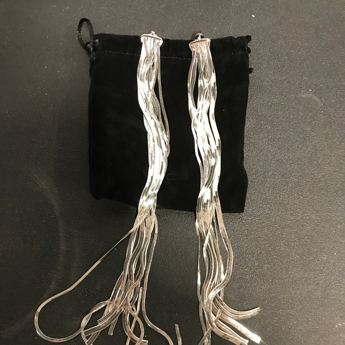 FANCi CLUB Kisslock Earrings - Rhodium