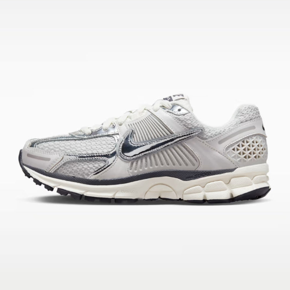 Nike Zoom Vomero 5 - Photon Dust/Gridiron/Sail/Chrome