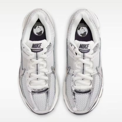 Nike Zoom Vomero 5 - Photon Dust/Gridiron/Sail/Chrome