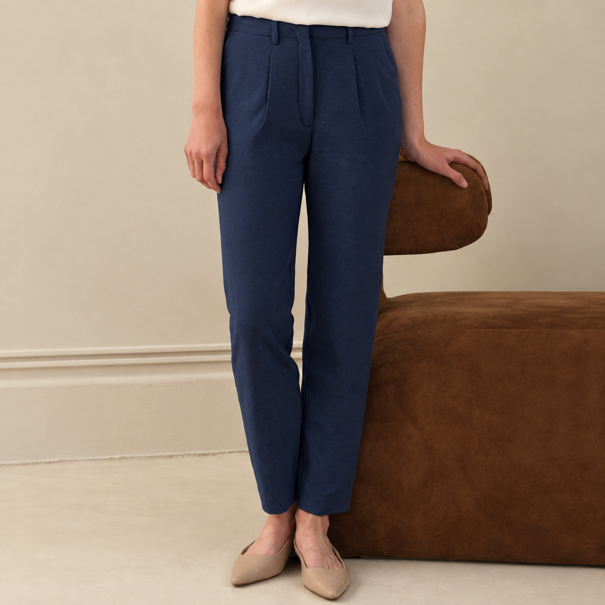 SOPHIEGRACE The Avery Pleated Trouser Linen - Navy